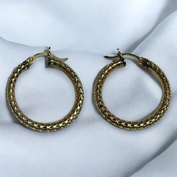 10K Gold Hoop Mesh Earrings in Yellow Gold - Picture 2 of 3